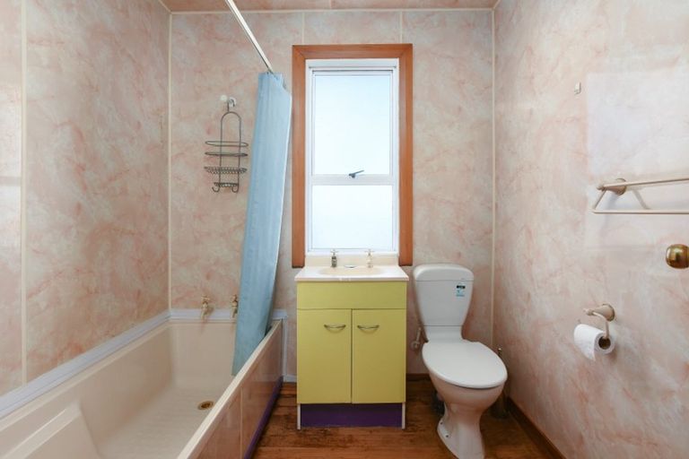 Photo of property in 16 Bedford Parade, Brighton, Dunedin, 9035