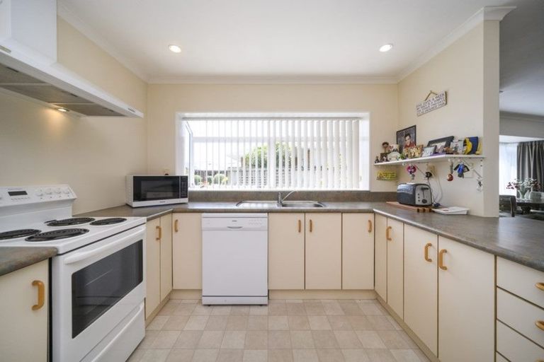 Photo of property in 9a Saint Pauls Court, Highbury, Palmerston North, 4412