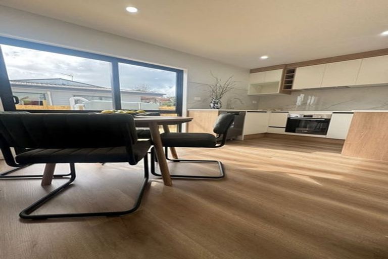 Photo of property in 44 Challen Close, Conifer Grove, Takanini, 2112