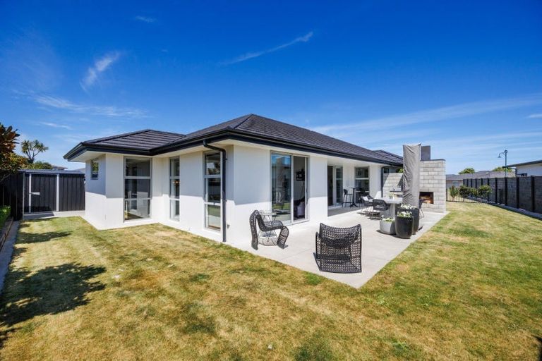 Photo of property in 30 Dogwood Way, Milson, Palmerston North, 4414