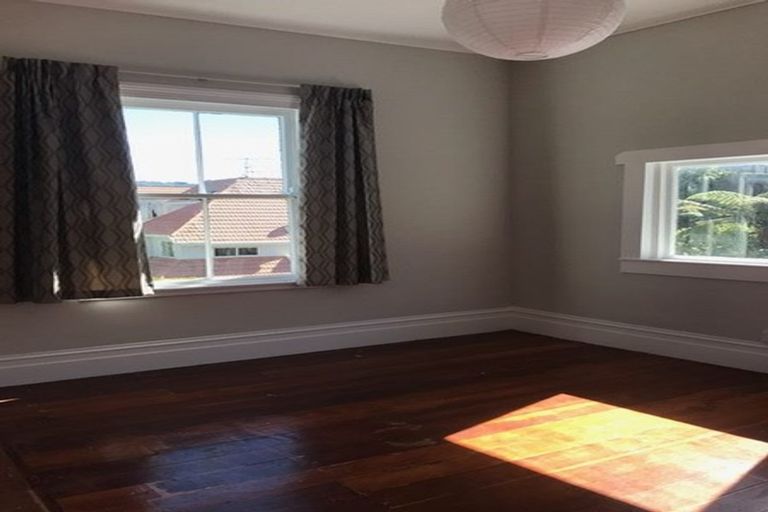 Photo of property in 41 Hawker Street, Mount Victoria, Wellington, 6011