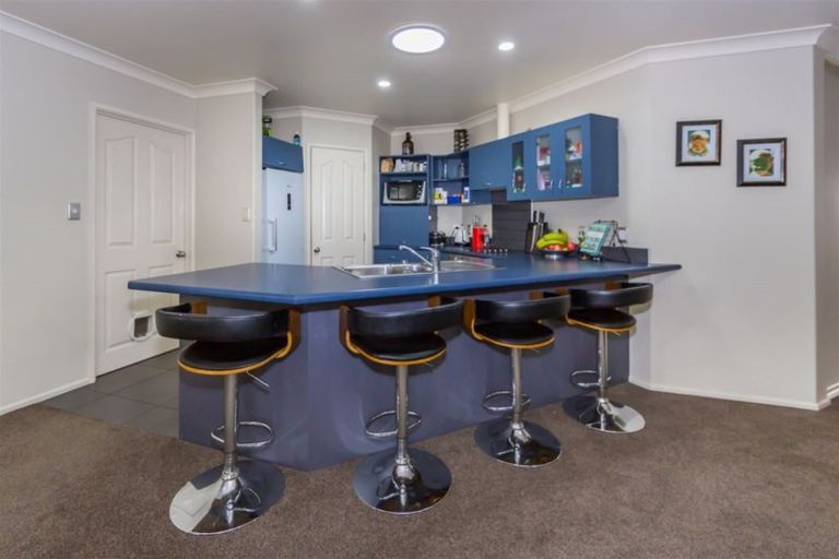 Photo of property in 2 Hawkins Place, Rangiora, 7400