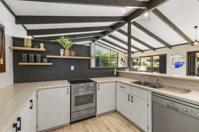 Photo of property in 216 Cambridge Road, Bethlehem, Tauranga, 3110