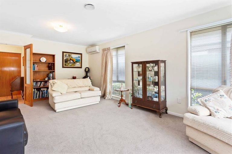 Photo of property in 74 Sarabande Avenue, Redwood, Christchurch, 8051