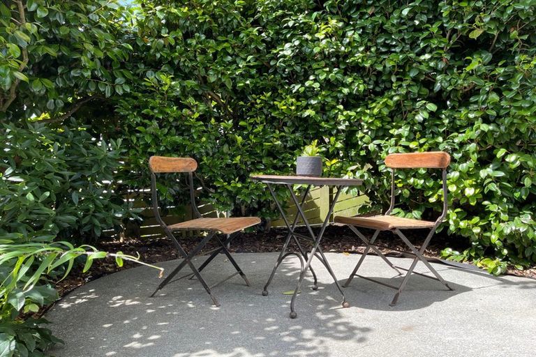 Photo of property in 62 Nicholson Road, Khandallah, Wellington, 6035