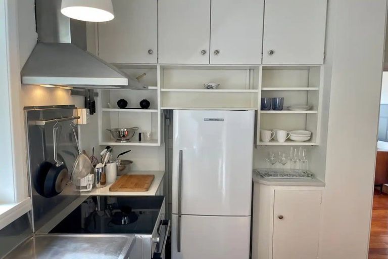 Photo of property in 13 Thane Road, Roseneath, Wellington, 6011