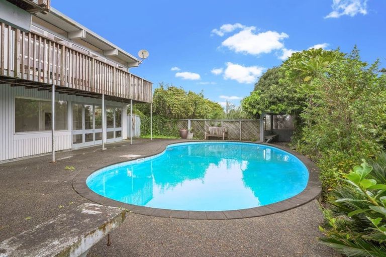 Photo of property in 28 Mayall Avenue, Beach Haven, Auckland, 0626