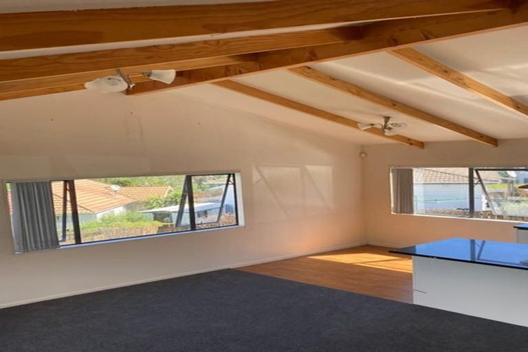 Photo of property in 10 Loughanure Place, Massey, Auckland, 0614