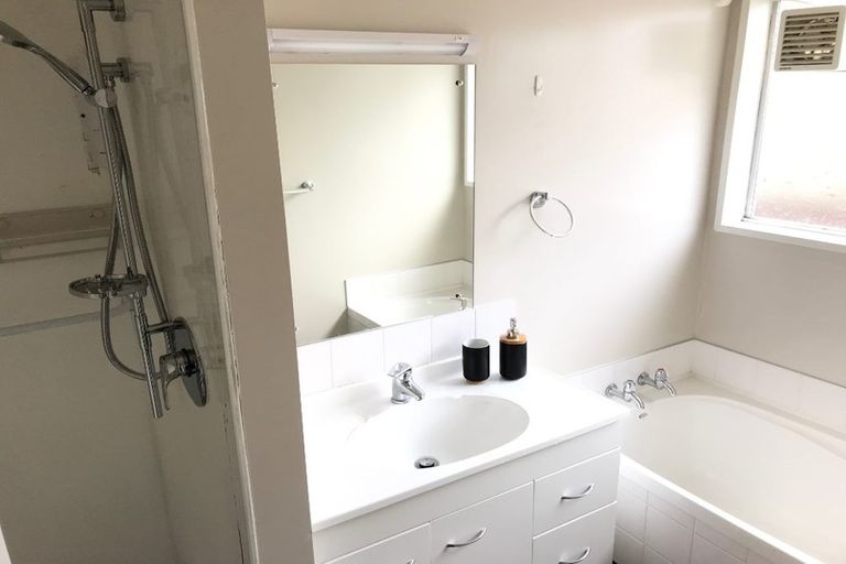 Photo of property in 2/321 Wairakei Road, Burnside, Christchurch, 8053