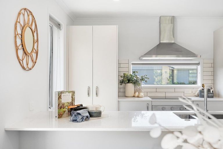 Photo of property in 18 Tabraham Crescent, Pyes Pa, Tauranga, 3112