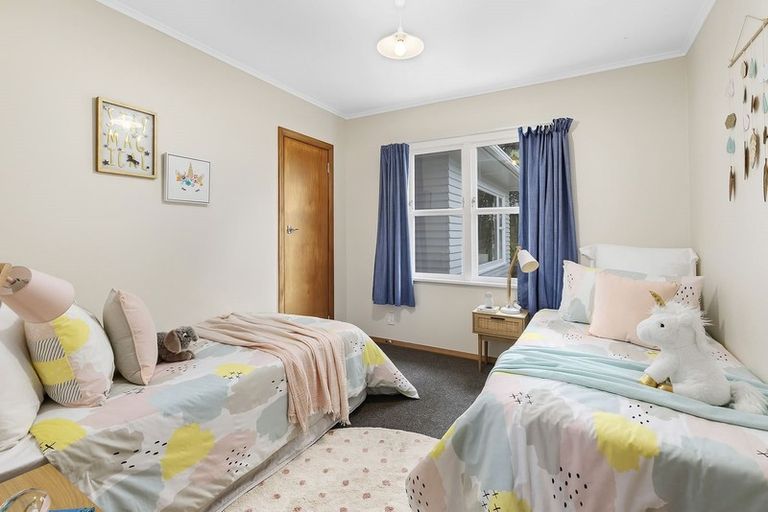 Photo of property in 9 Lane Crescent, Tawa, Wellington, 5028