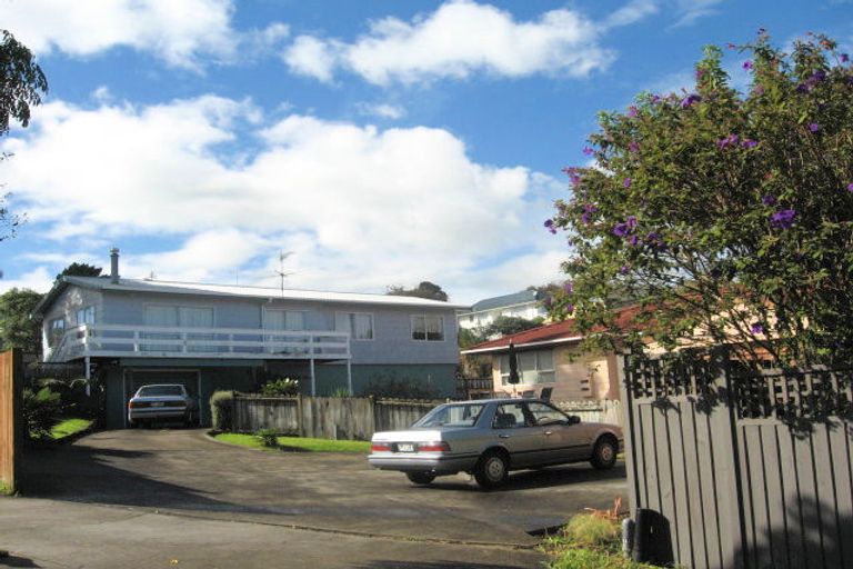 Photo of property in 1/130 Aviemore Drive, Highland Park, Auckland, 2010