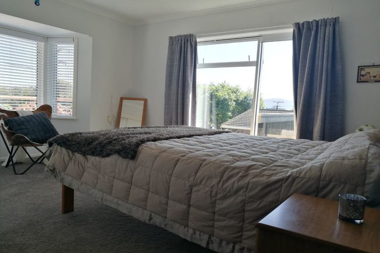 Photo of property in 9 Ruru Street, Waikanae, 5036