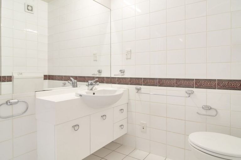 Photo of property in St James Courts, 4/77 Gloucester Street, Christchurch Central, Christchurch, 8013