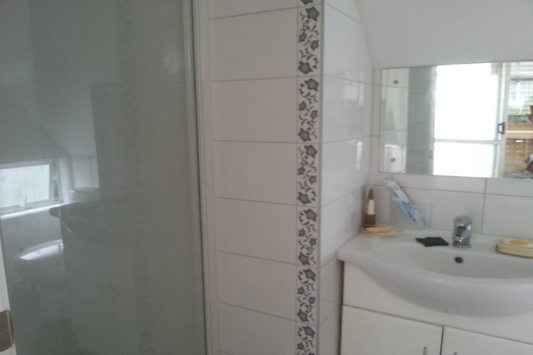 Photo of property in 11 Cobblestone Lane, Hillcrest, Auckland, 0627