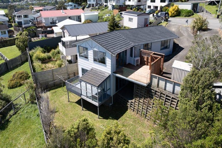 Photo of property in 14 Rice Crescent, Newlands, Wellington, 6037