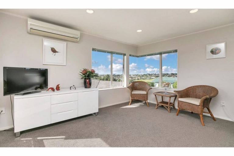 Photo of property in 12 Marlin Street, West Harbour, Auckland, 0618