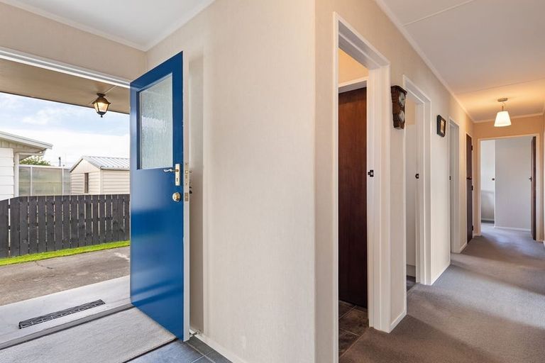 Photo of property in 10 Avon Street, Rongotea, 4476