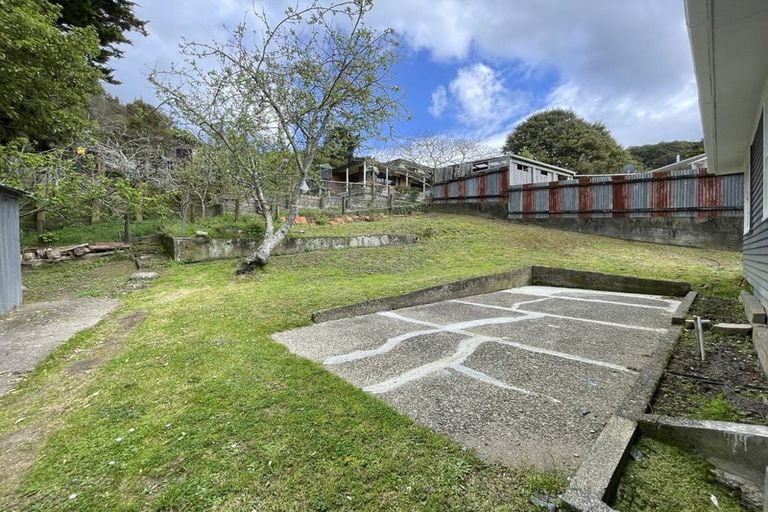 Photo of property in 6 Reid Road, Wainuiomata, Lower Hutt, 5014