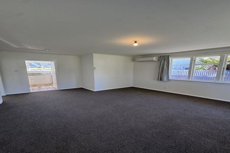 Photo of property in 1/1123 Fergusson Drive, Clouston Park, Upper Hutt, 5018
