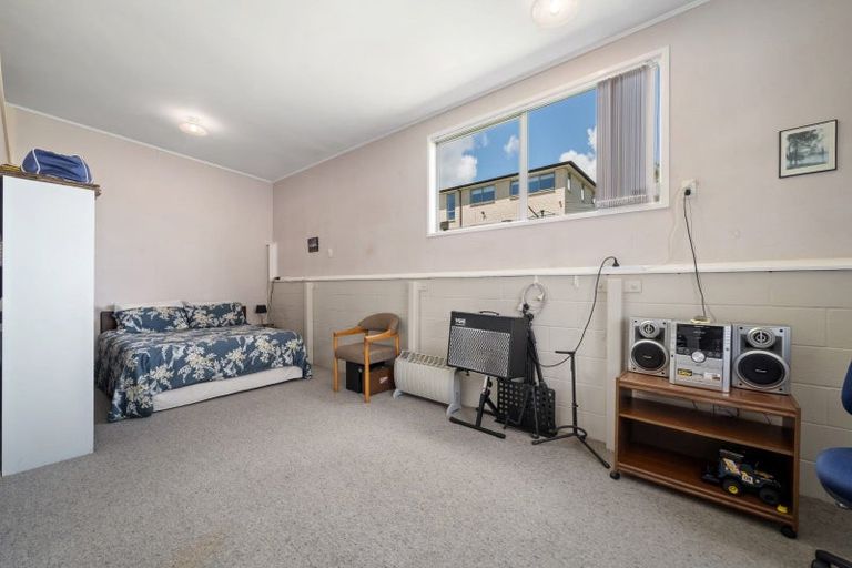 Photo of property in 56 Lewisham Street, Highland Park, Auckland, 2010