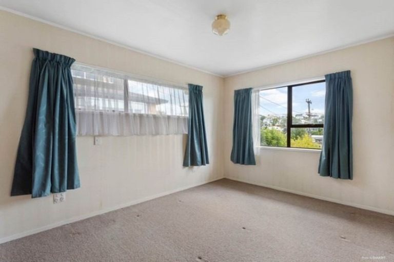 Photo of property in 907 Beach Road, Waiake, Auckland, 0630