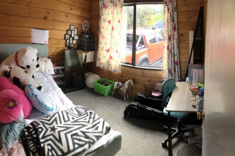 Photo of property in 64 Bassett Road, Johnsonville, Wellington, 6037