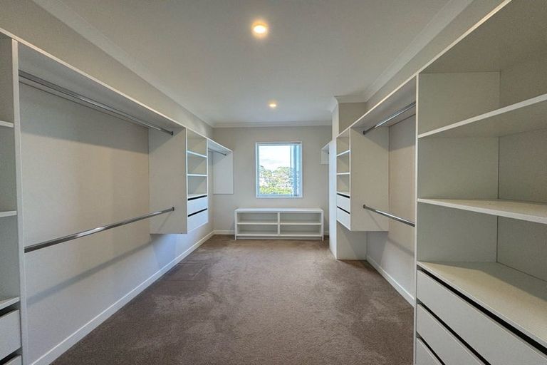 Photo of property in 18 Taurikura Way, Fairview Heights, Auckland, 0632