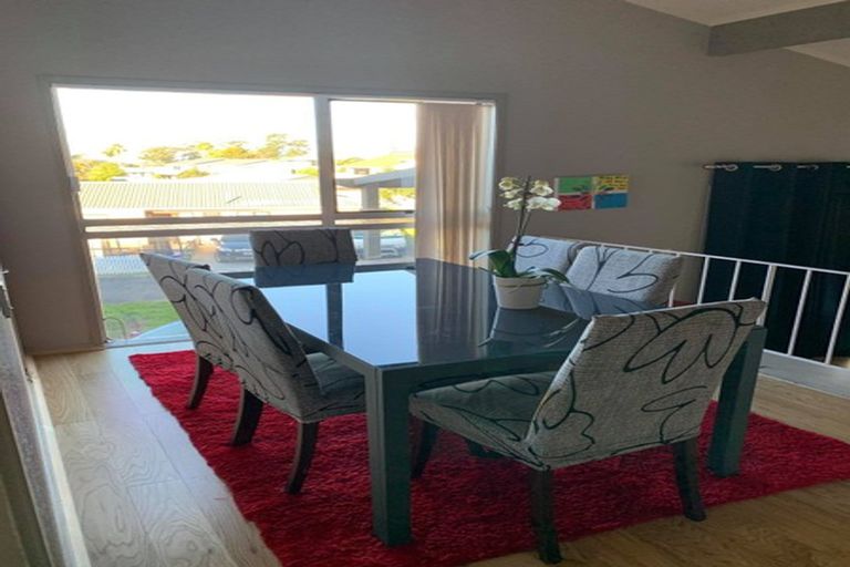 Photo of property in 47 John Dee Crescent, Red Beach, 0932