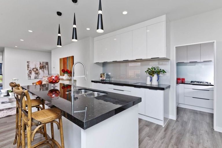 Photo of property in 3 Crompton Place, Orewa, 0931