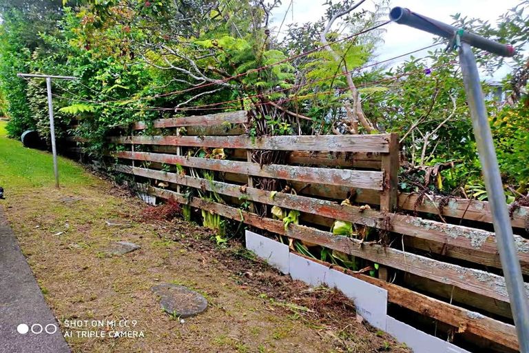Photo of property in 2/15 Trojan Crescent, New Lynn, Auckland, 0600