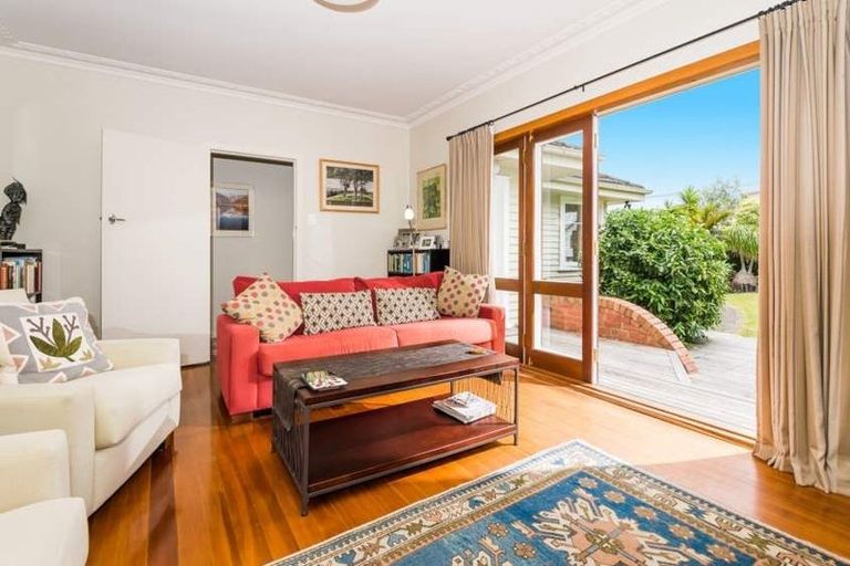 Photo of property in 1/38 Onepoto Road, Hauraki, Auckland, 0622