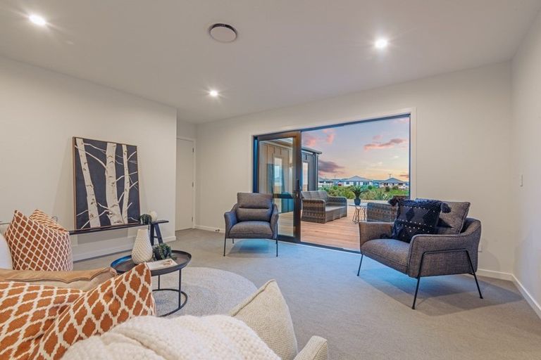 Photo of property in 45 Sardinia Grove, Fitzherbert, Palmerston North, 4410