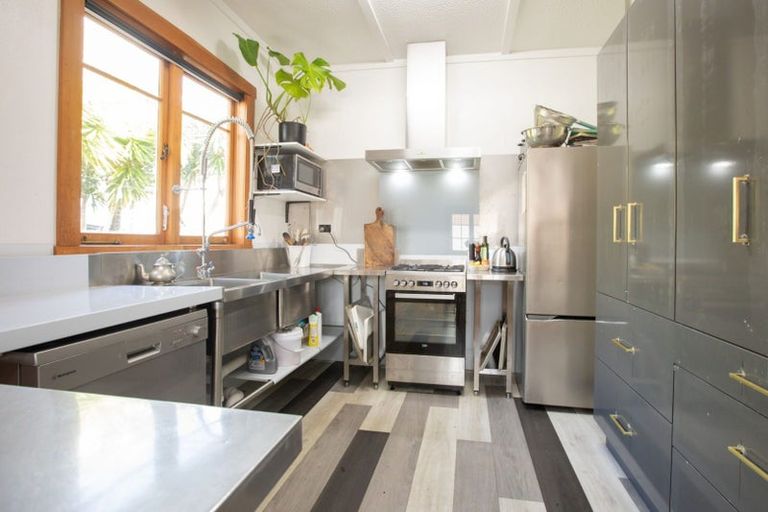 Photo of property in 180 Cambridge Road, Hillcrest, Hamilton, 3216