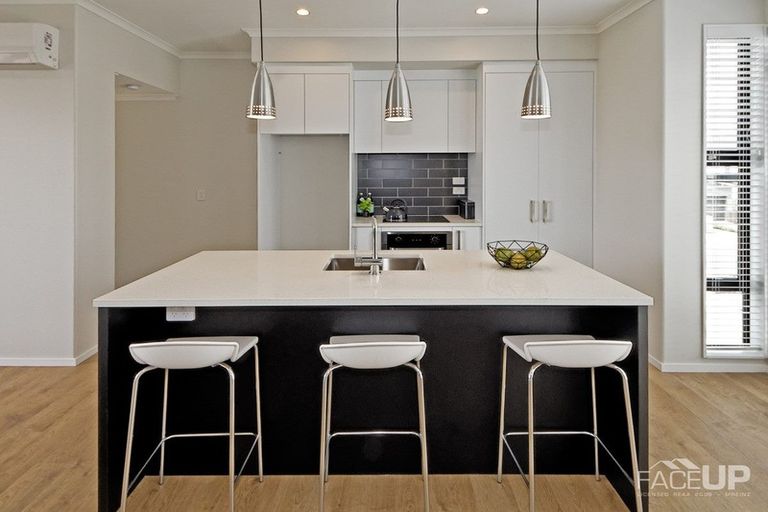 Photo of property in 87 Glidepath Road, Hobsonville, Auckland, 0616