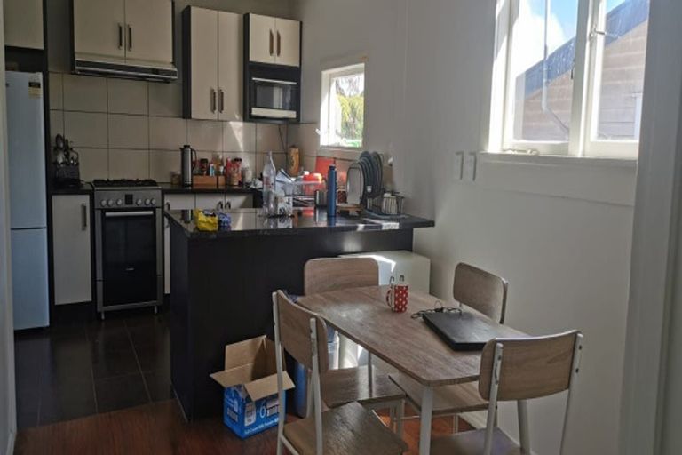 Photo of property in 10 Wattle Street, New Lynn, Auckland, 0600