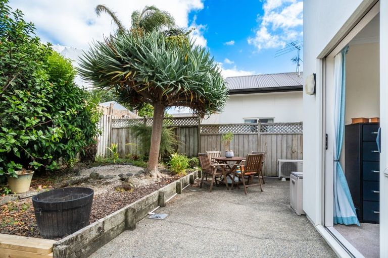 Photo of property in 5/16 Vinograd Drive, Te Atatu Peninsula, Auckland, 0610