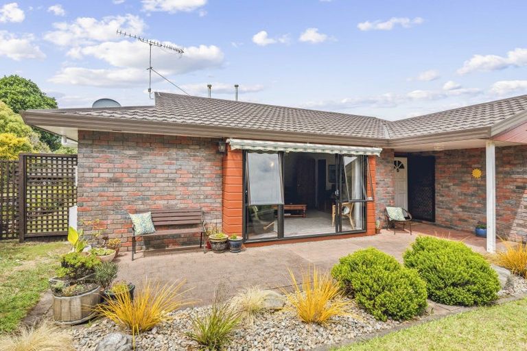 Photo of property in 14 Chilton Drive, Paraparaumu, 5032