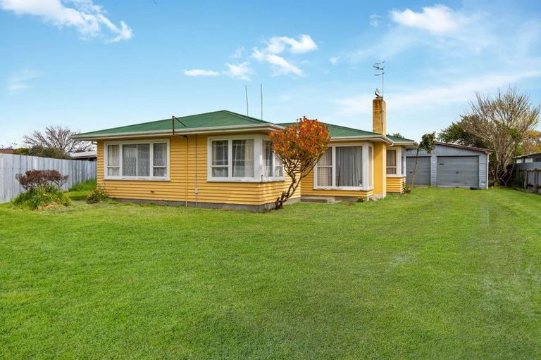 Photo of property in 8 Waterford Place, Westbrook, Palmerston North, 4412
