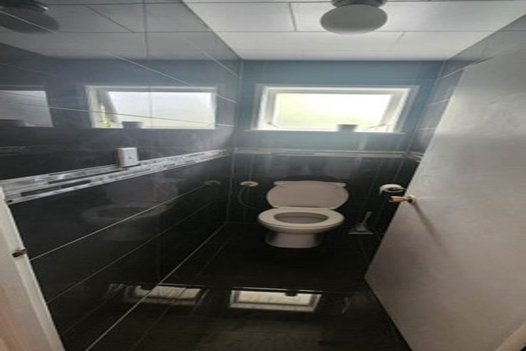 Photo of property in 17 Hewlett Road, Massey, Auckland, 0614