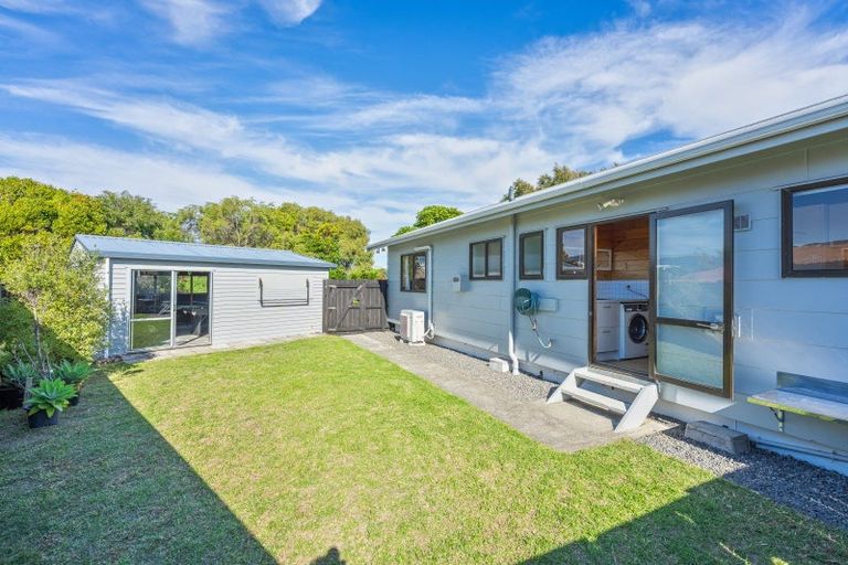 Photo of property in 65 Queens Road, Waikanae Beach, Waikanae, 5036