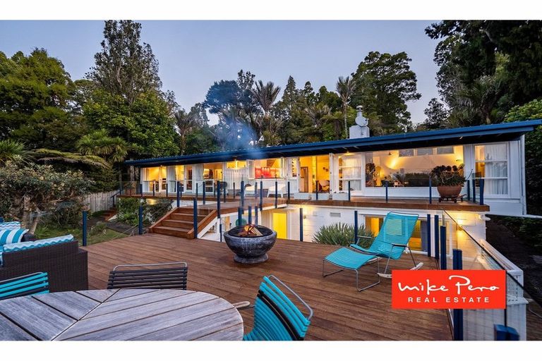 Photo of property in 258 Shaw Road, Titirangi, Auckland, 0604