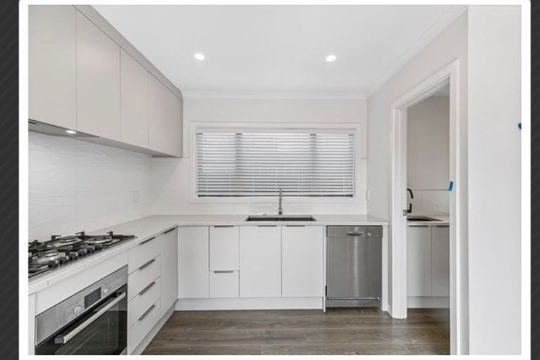 Photo of property in 8 Waihanga Way, Bucklands Beach, Auckland, 2014