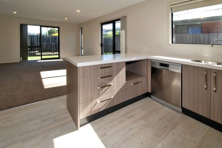 Photo of property in 2/78 Wilsons Road South, Saint Martins, Christchurch, 8022