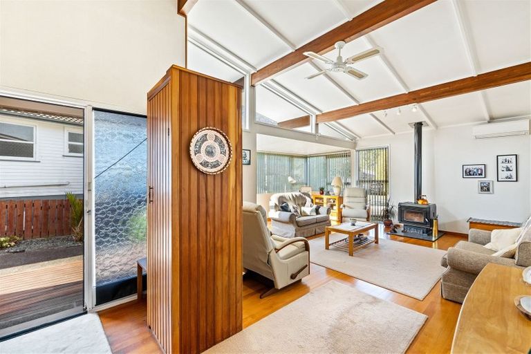 Photo of property in 23 Finlow Drive, Te Atatu South, Auckland, 0610