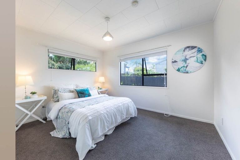 Photo of property in 55 Meadowvale Rise, Titirangi, Auckland, 0604