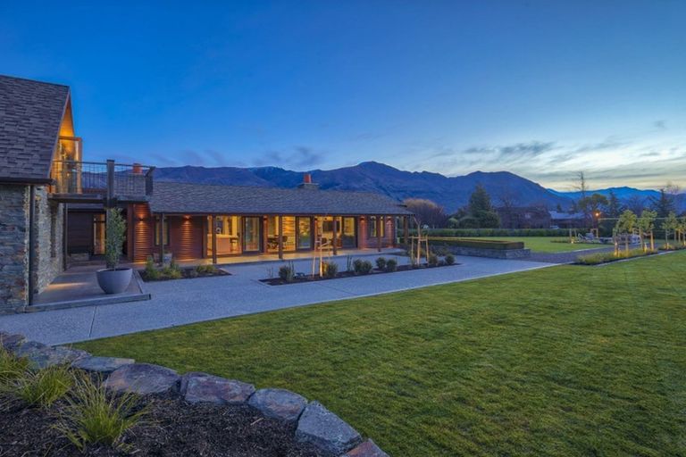 Photo of property in 8 Waimana Place, Wanaka, 9305