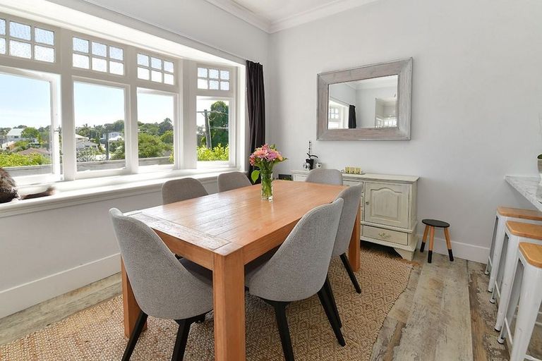 Photo of property in 1/6 Sundown Avenue, Manly, Whangaparaoa, 0930