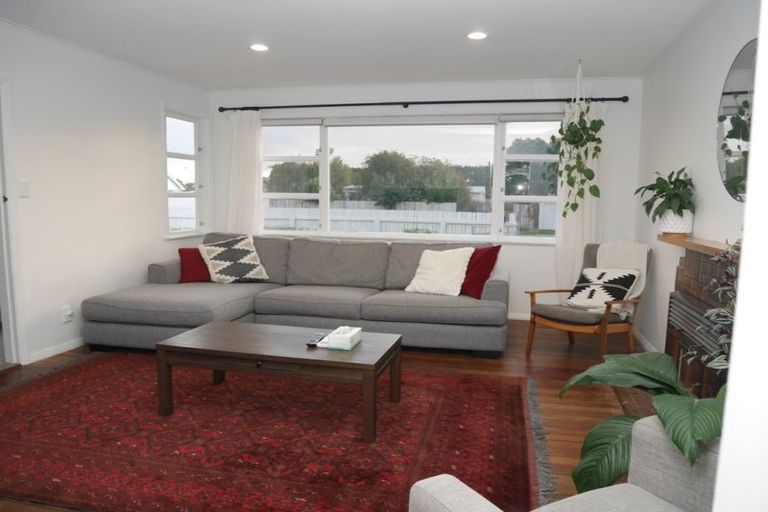 Photo of property in 21 Mazengarb Road, Paraparaumu Beach, Paraparaumu, 5032