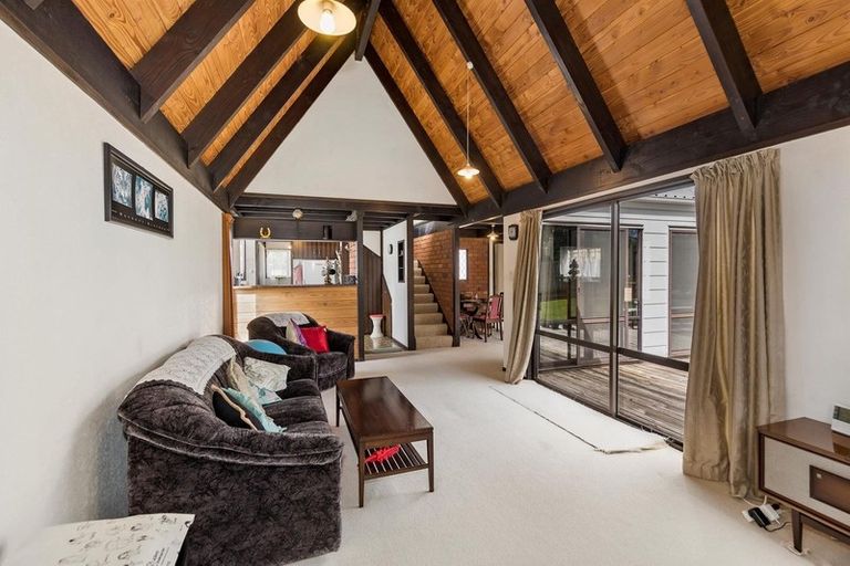 Photo of property in 6 Fairfax Avenue, Northcote, Auckland, 0627